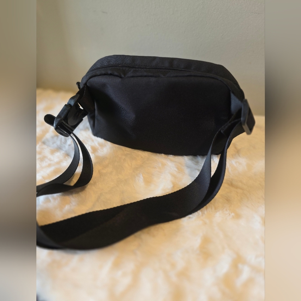 Vera Bradley Essential Belt Bag In Black